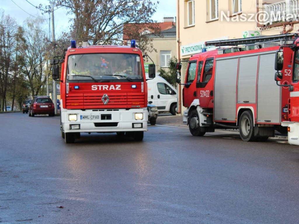 Pożar na pierwszym piętrze kamienicy [AKTUALIZACJA]. Zobacz zdjęcia!