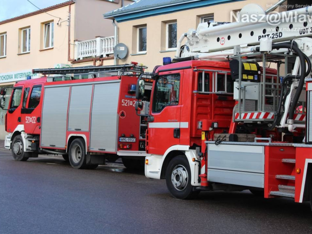 Pożar na pierwszym piętrze kamienicy [AKTUALIZACJA]. Zobacz zdjęcia!