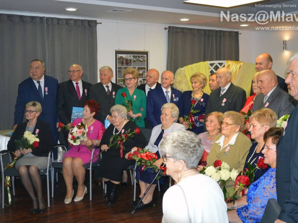 Medale od prezydenta dla 13 małżeństw z Mławy - FOTORELACJA