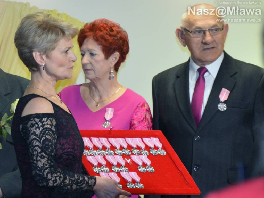 Medale od prezydenta dla 13 małżeństw z Mławy - FOTORELACJA