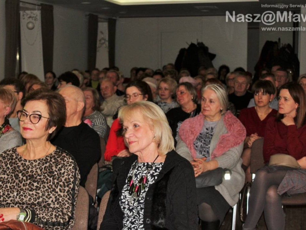 Mikołajkowe śpiewanie z Anną Fabrello. Tłumy w sali na piętrze