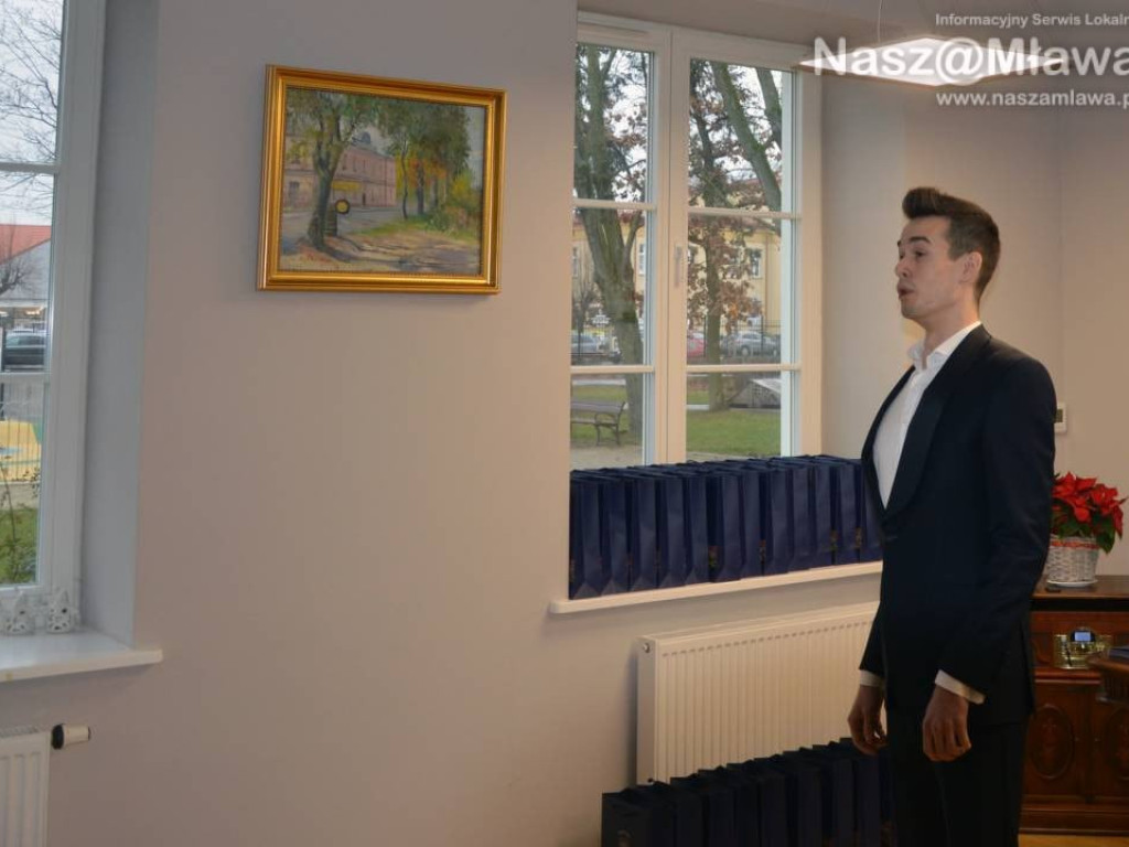 Uzdolnieni docenieni stypendiami burmistrza Mławy. FOTORELACJA