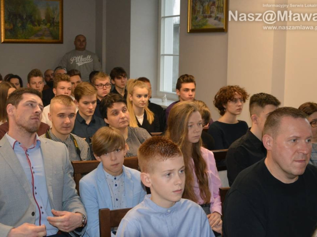 Uzdolnieni docenieni stypendiami burmistrza Mławy. FOTORELACJA