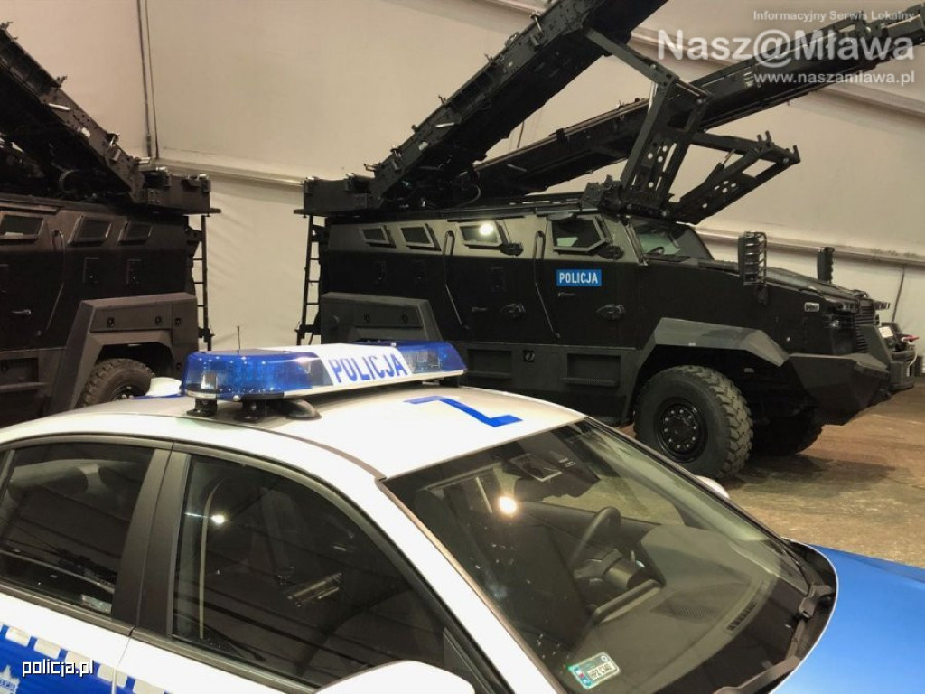 Black Hawki i transportery. Policja chwali się sprzętem [FILM]