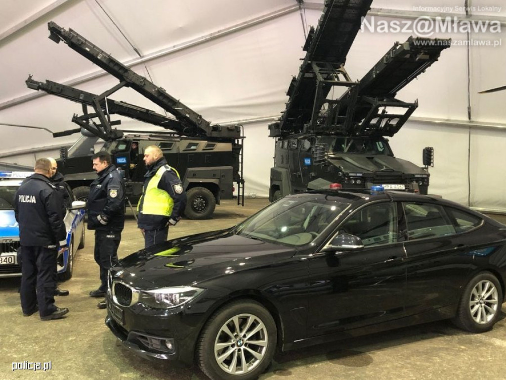 Black Hawki i transportery. Policja chwali się sprzętem [FILM]