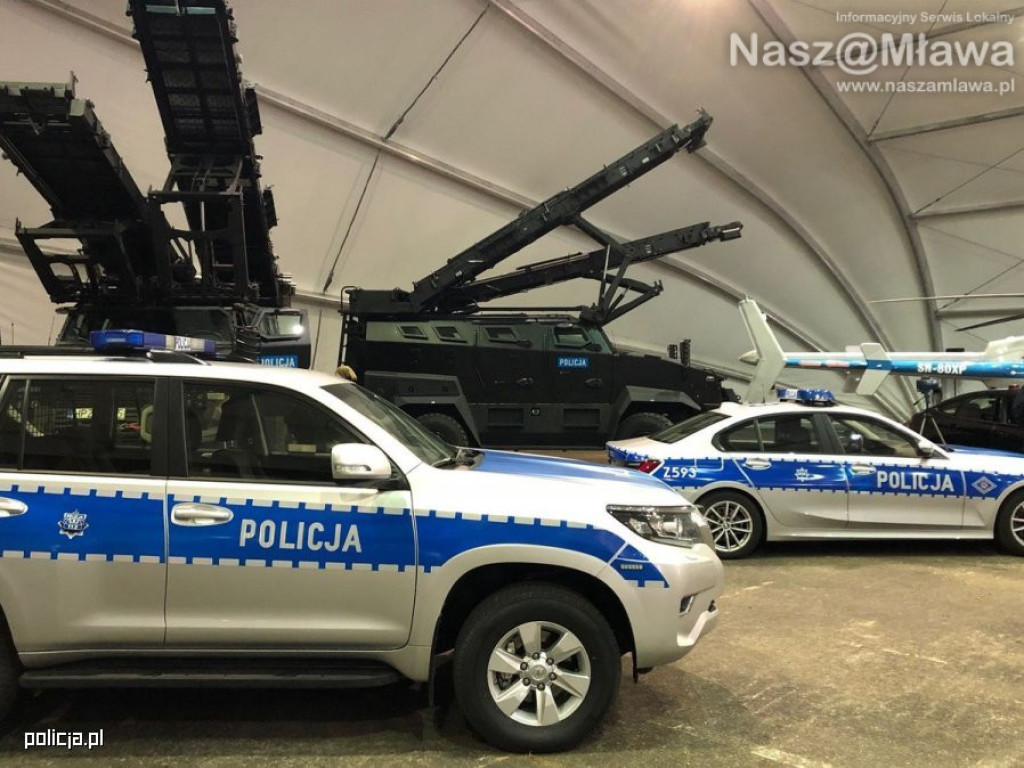 Black Hawki i transportery. Policja chwali się sprzętem [FILM]