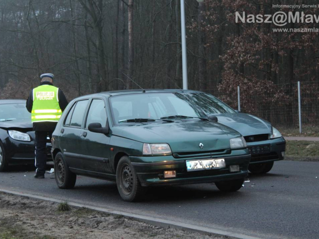 Kobieta w ciąży ranna. Zderzenie 4 aut na Al. Marszałkowskiej. ZDJĘCIA