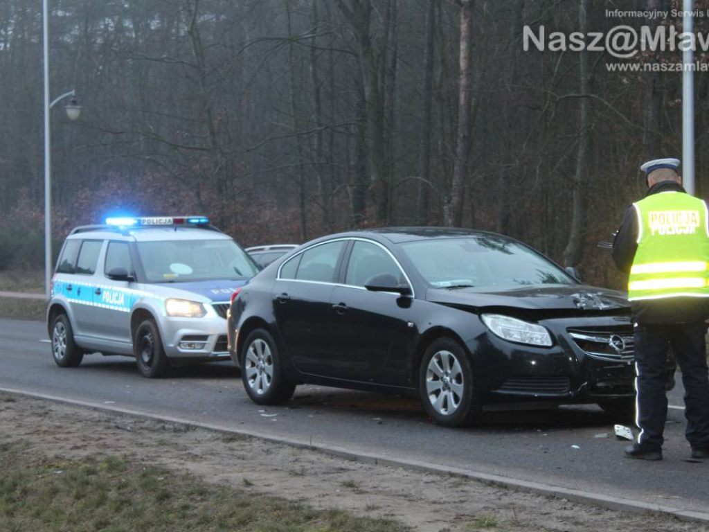 Kobieta w ciąży ranna. Zderzenie 4 aut na Al. Marszałkowskiej. ZDJĘCIA