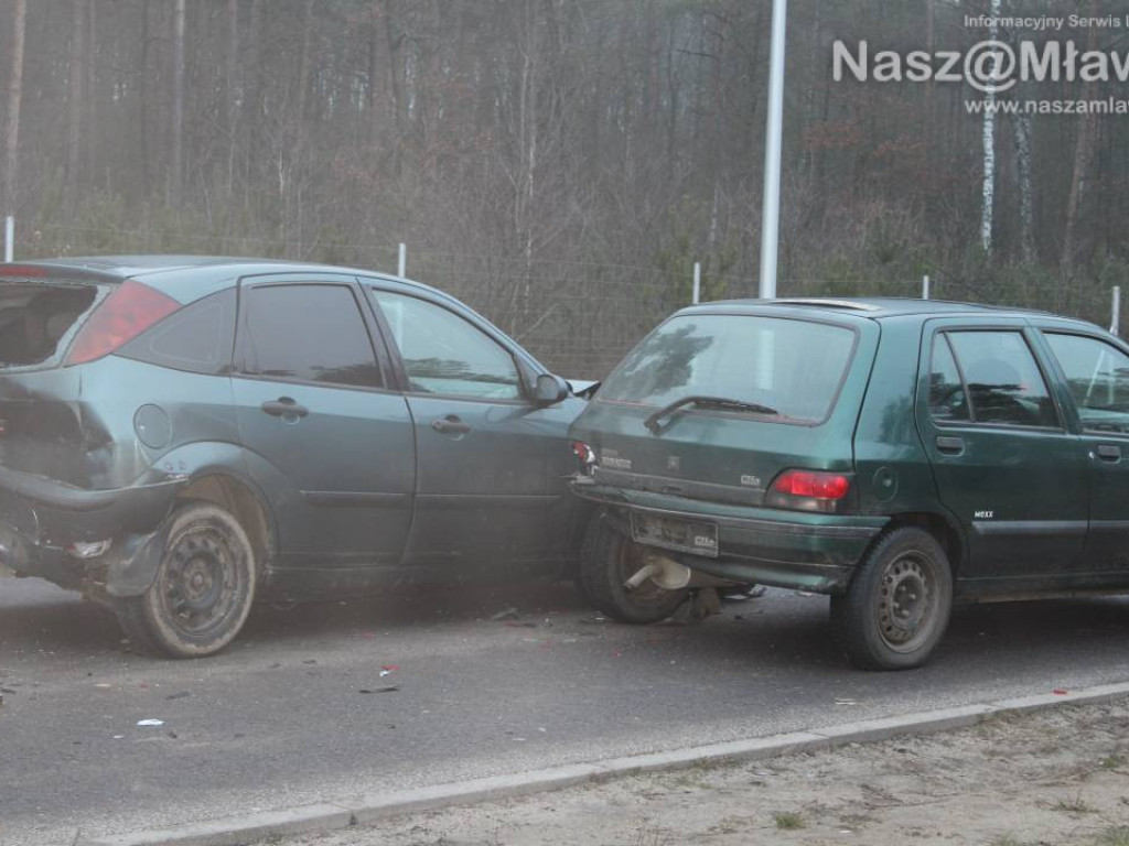 Kobieta w ciąży ranna. Zderzenie 4 aut na Al. Marszałkowskiej. ZDJĘCIA