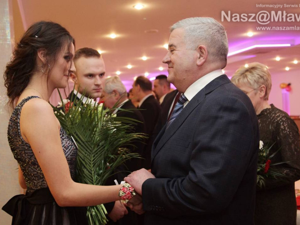 Poloneza czas zacząć. Studniówka 2020 w Radzanowie