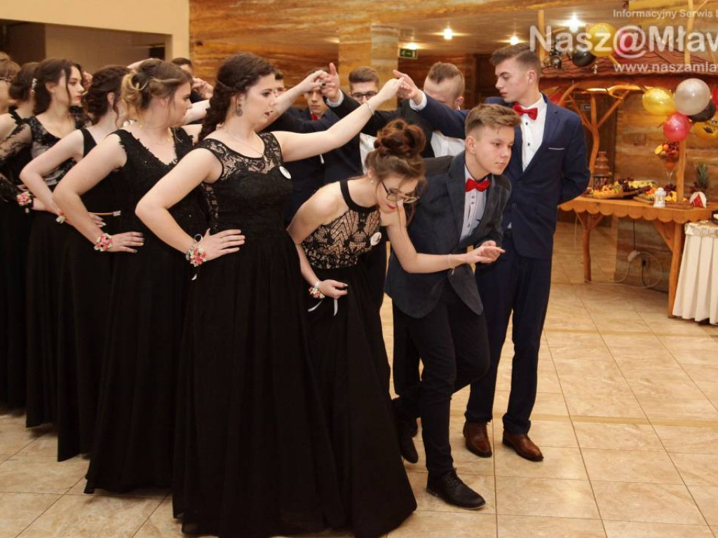 Poloneza czas zacząć. Studniówka 2020 w Radzanowie