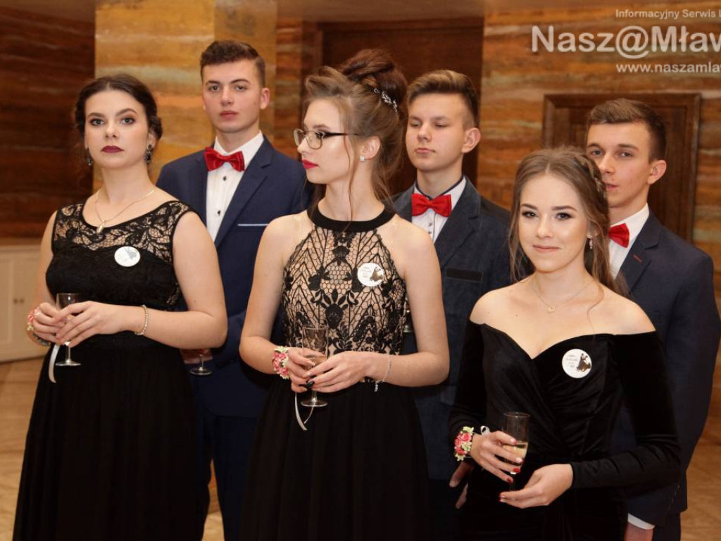 Poloneza czas zacząć. Studniówka 2020 w Radzanowie