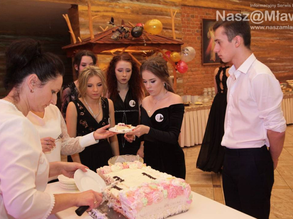 Poloneza czas zacząć. Studniówka 2020 w Radzanowie