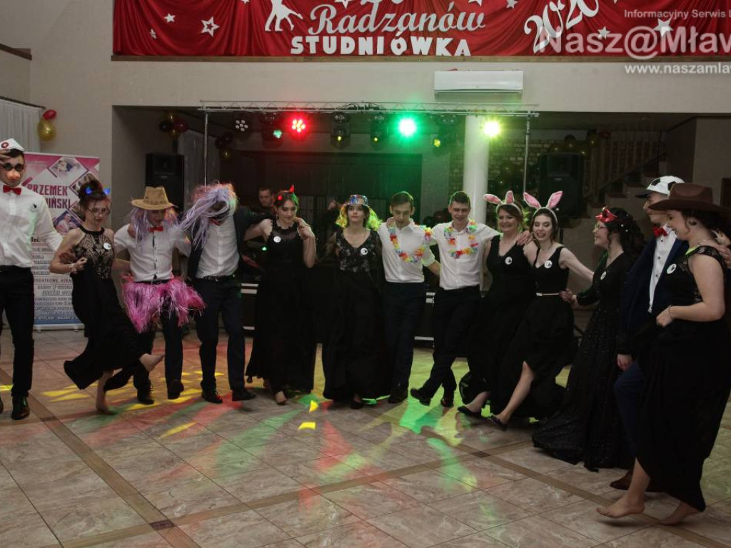 Poloneza czas zacząć. Studniówka 2020 w Radzanowie