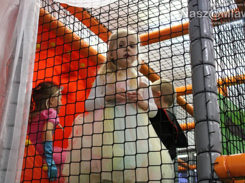 Olaf i Elsa odwiedzili nową salę zabaw!