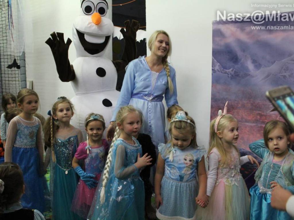 Olaf i Elsa odwiedzili nową salę zabaw!