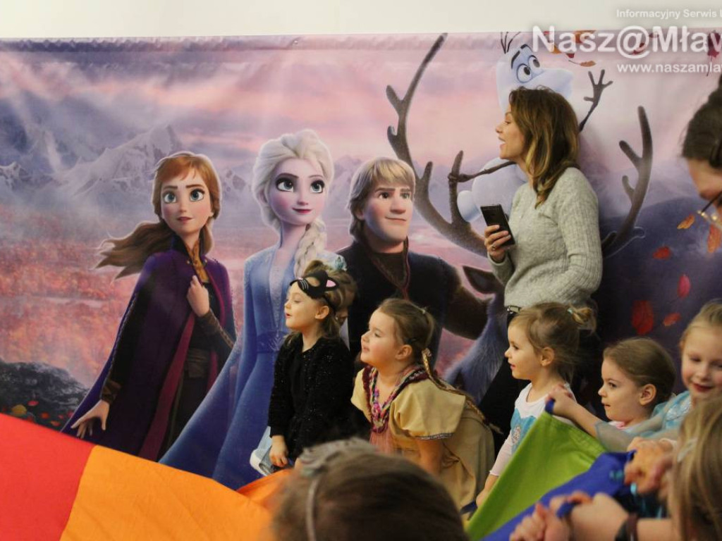 Olaf i Elsa odwiedzili nową salę zabaw!