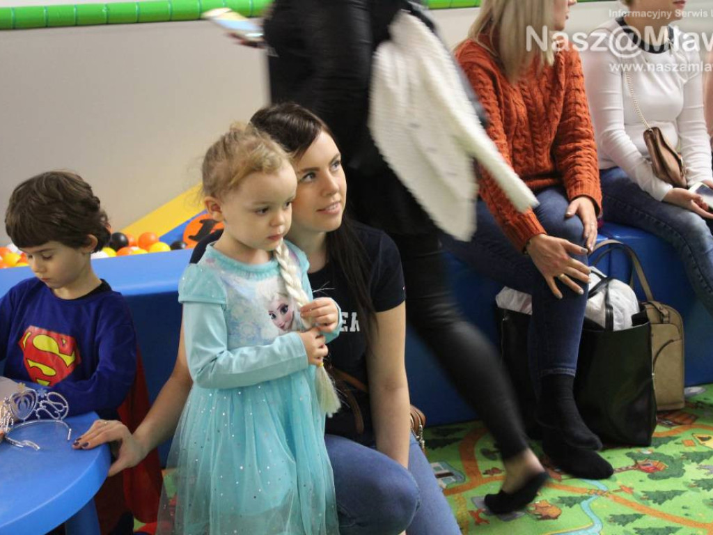 Olaf i Elsa odwiedzili nową salę zabaw!