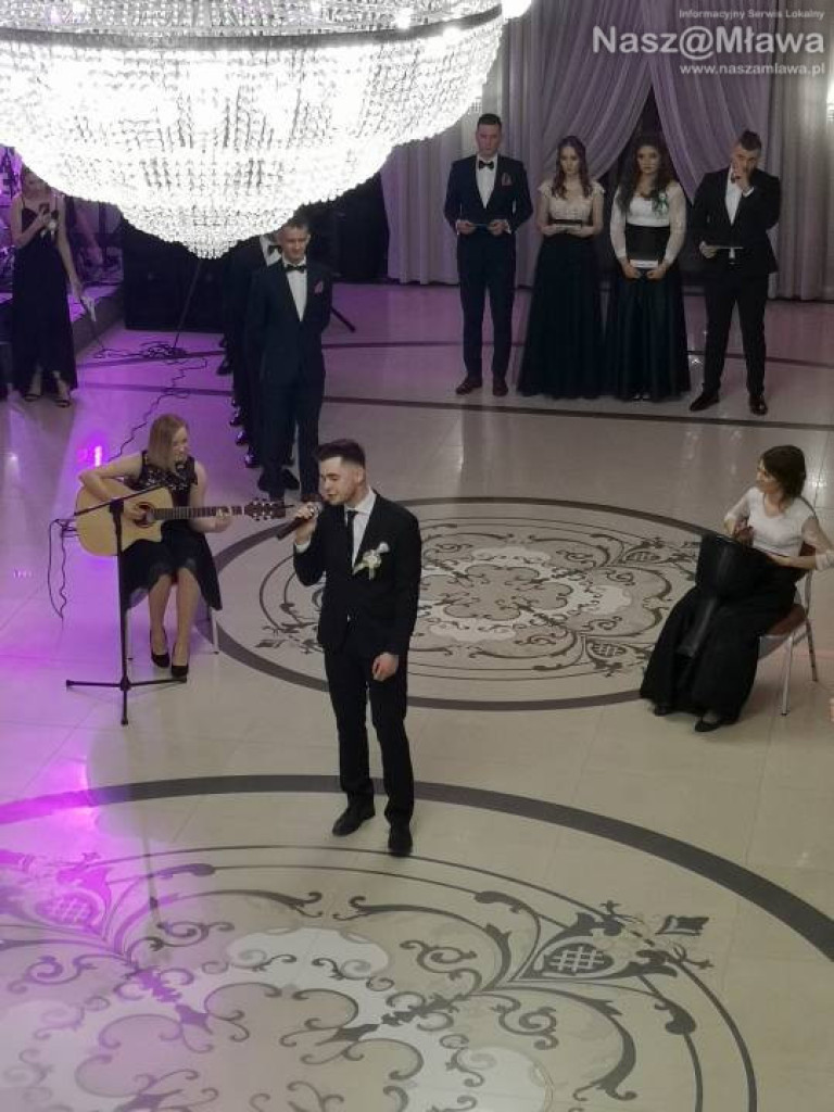 Studniówka 2020. Poloneza zatańczyli uczniowie 