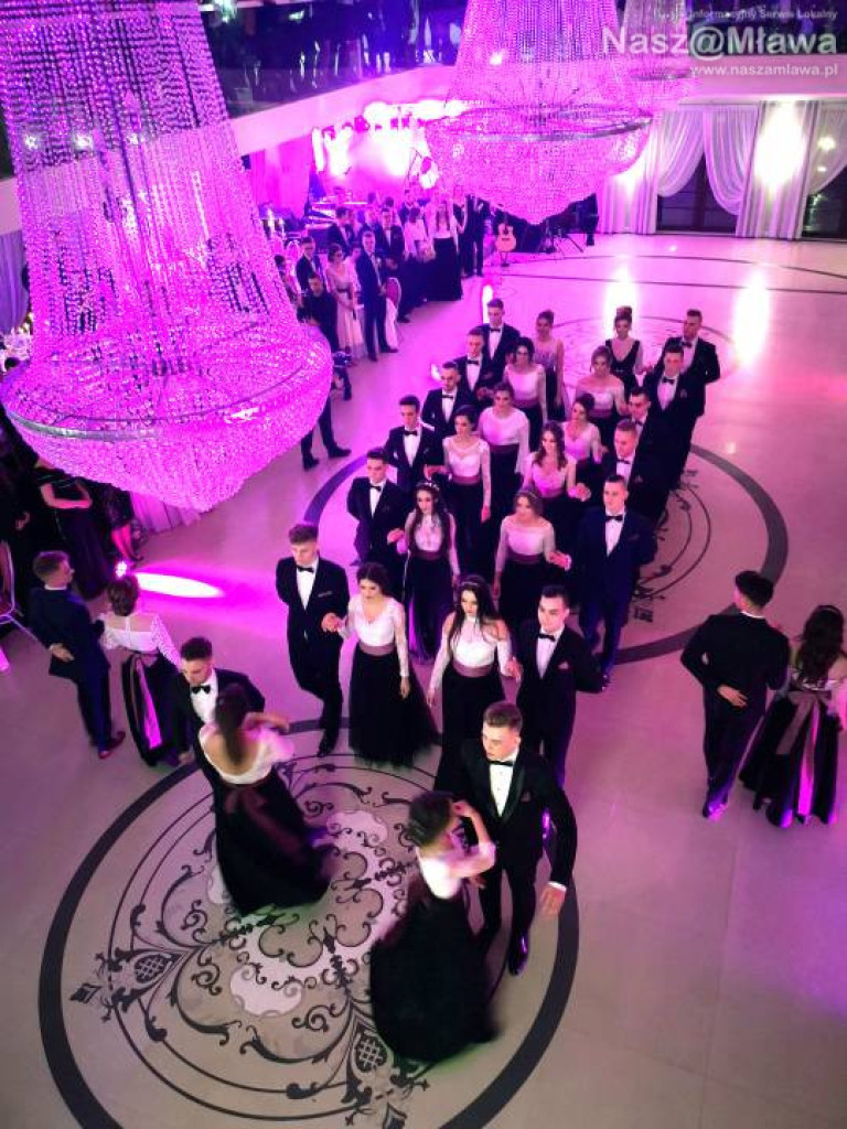 Studniówka 2020. Poloneza zatańczyli uczniowie 