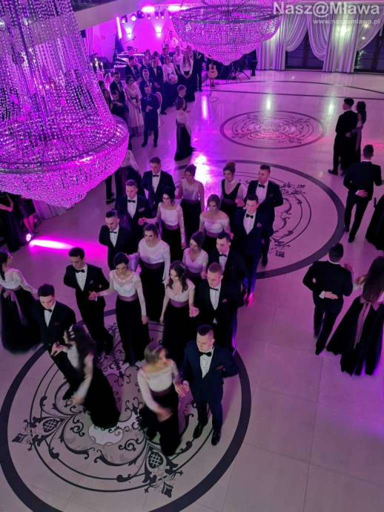 Studniówka 2020. Poloneza zatańczyli uczniowie 