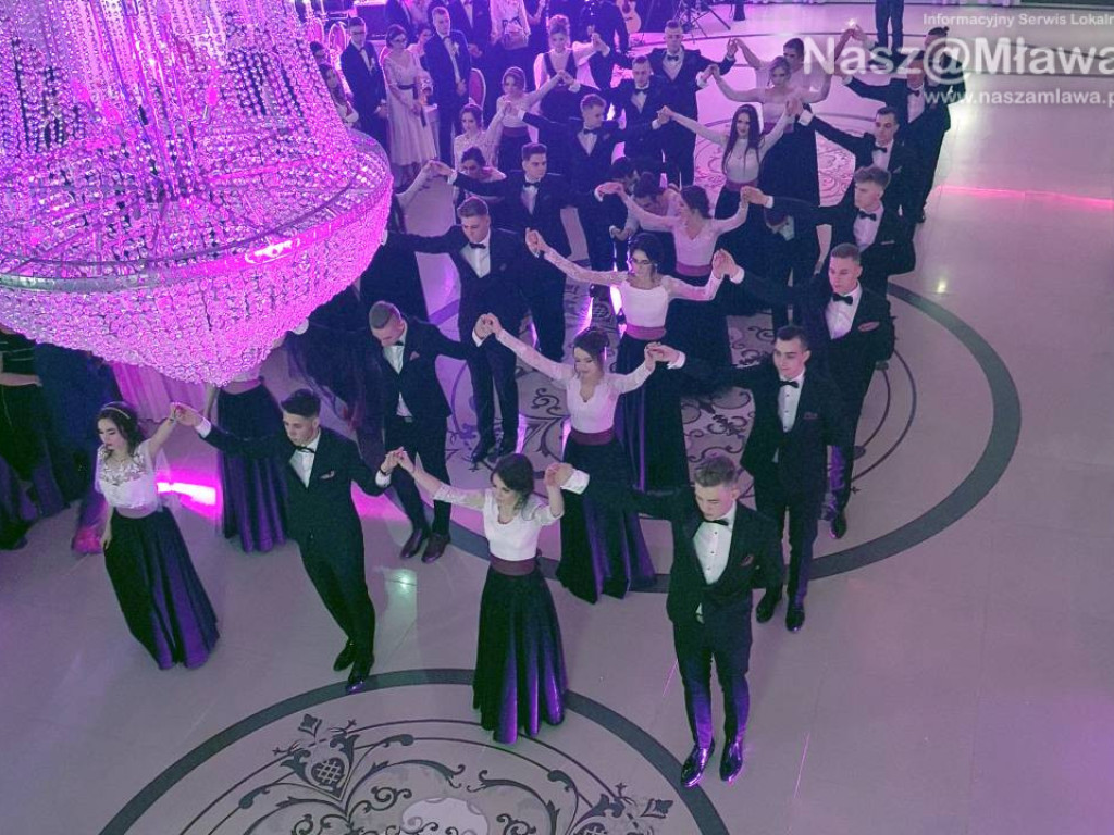 Studniówka 2020. Poloneza zatańczyli uczniowie 