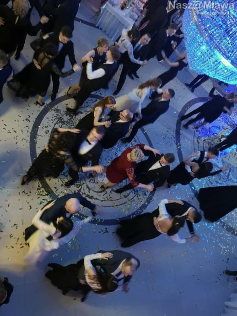 Studniówka 2020. Poloneza zatańczyli uczniowie 