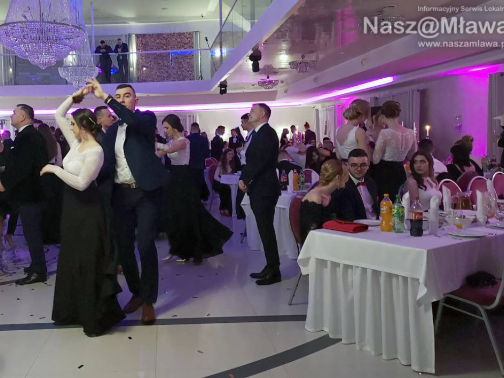 Studniówka 2020. Poloneza zatańczyli uczniowie 