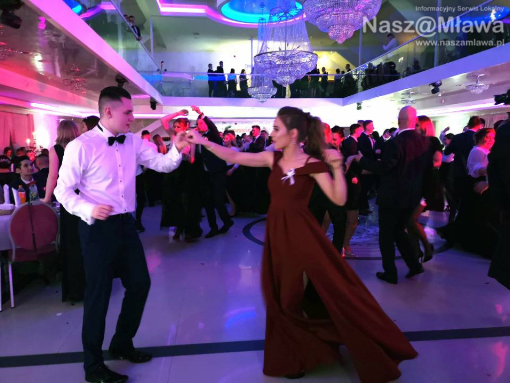 Studniówka 2020. Poloneza zatańczyli uczniowie 