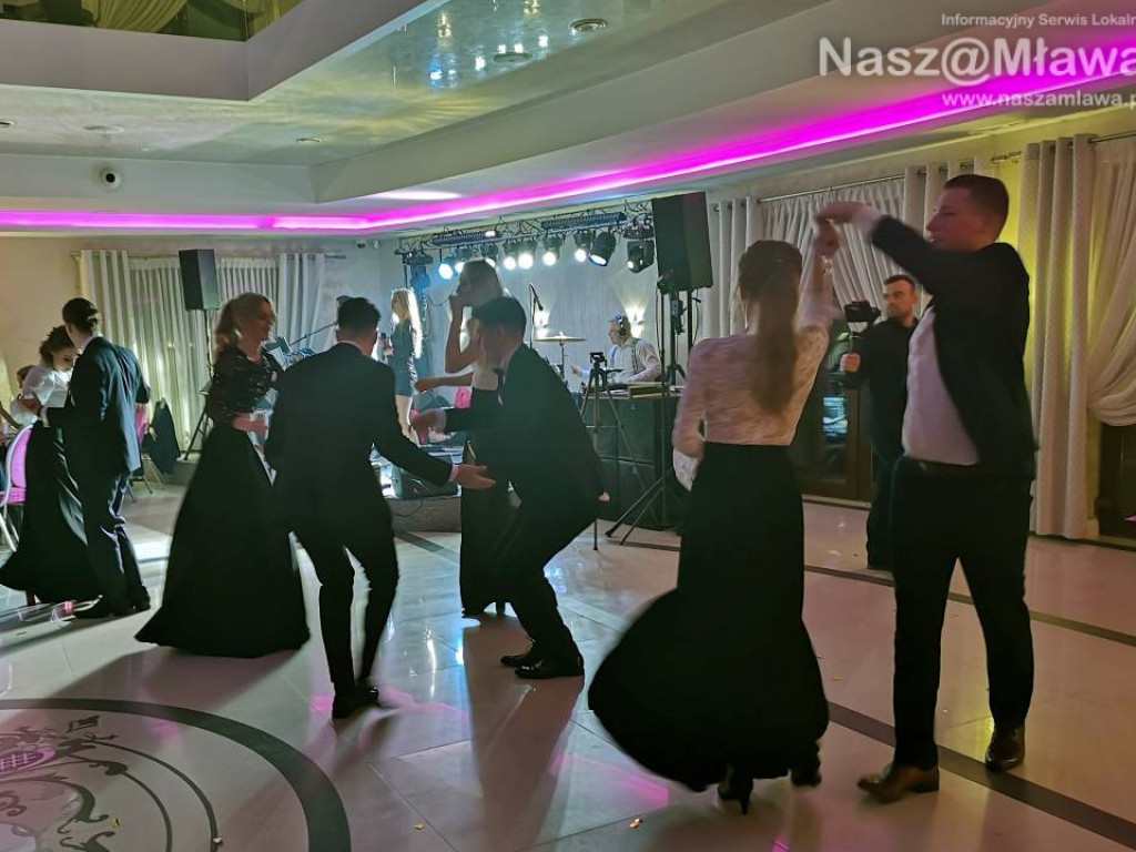 Studniówka 2020. Poloneza zatańczyli uczniowie 