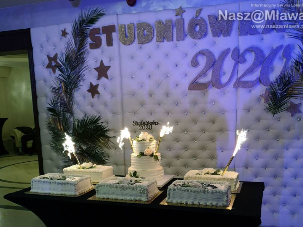 Studniówka 2020. Poloneza zatańczyli uczniowie 