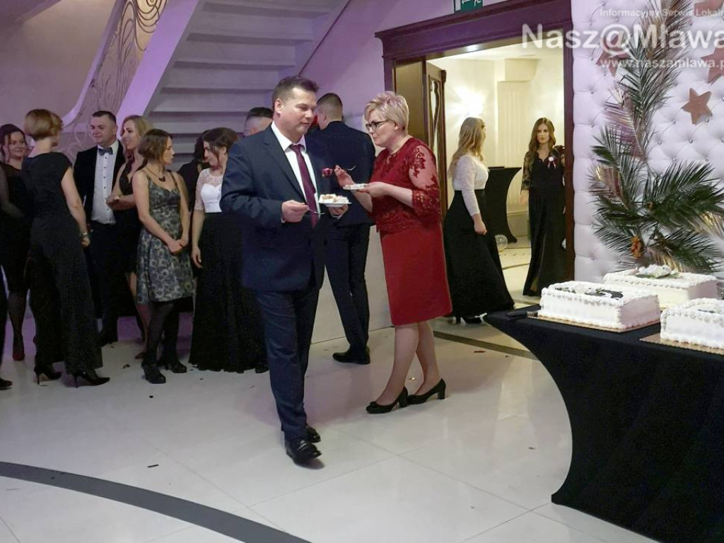 Studniówka 2020. Poloneza zatańczyli uczniowie 