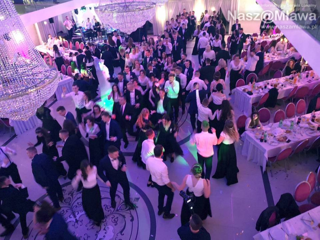 Studniówka 2020. Poloneza zatańczyli uczniowie 