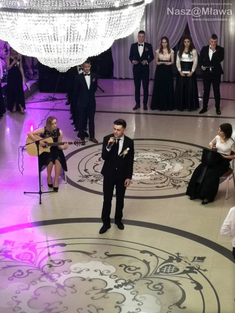 Studniówka 2020. Poloneza zatańczyli uczniowie 