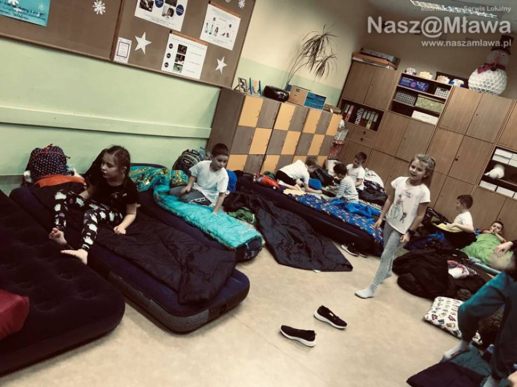 Co się dzieje nocą w szkole?