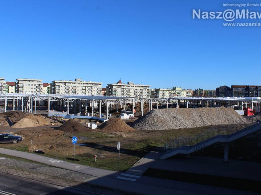 Już kładą dach. Zobaczcie, jak budują galerię handlową [FILM]