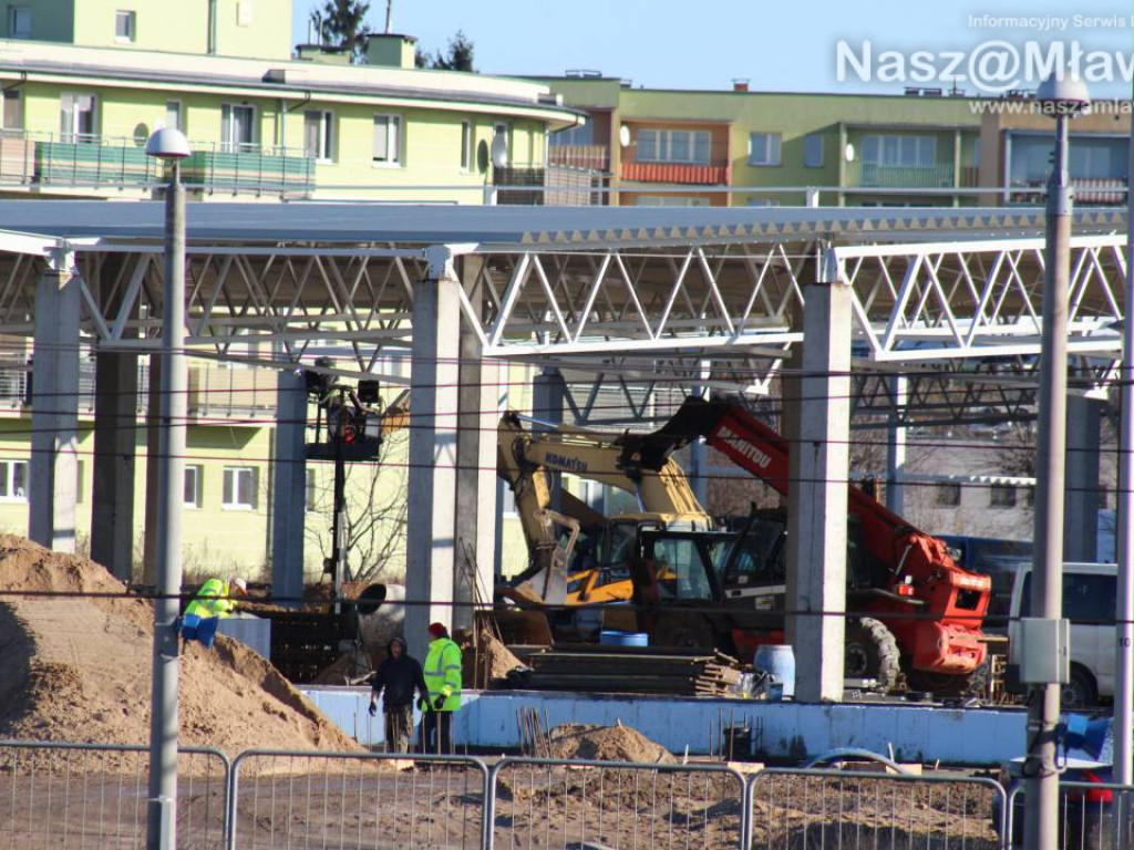 Już kładą dach. Zobaczcie, jak budują galerię handlową [FILM]