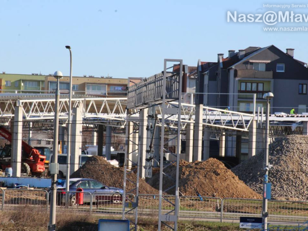 Już kładą dach. Zobaczcie, jak budują galerię handlową [FILM]