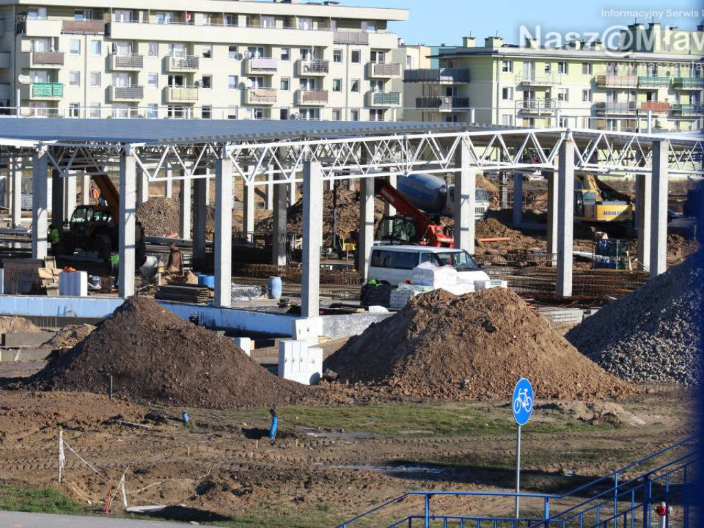 Już kładą dach. Zobaczcie, jak budują galerię handlową [FILM]