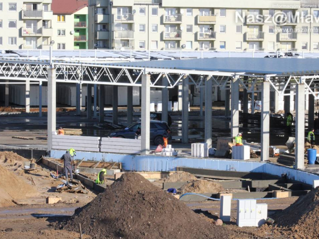 Już kładą dach. Zobaczcie, jak budują galerię handlową [FILM]