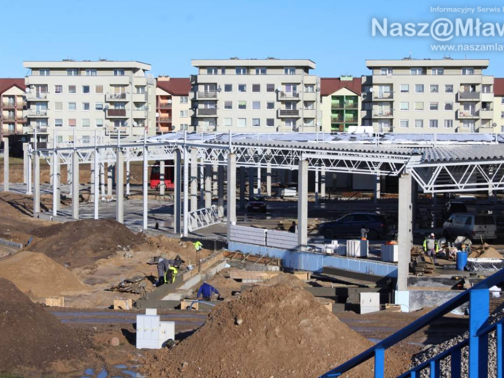 Już kładą dach. Zobaczcie, jak budują galerię handlową [FILM]
