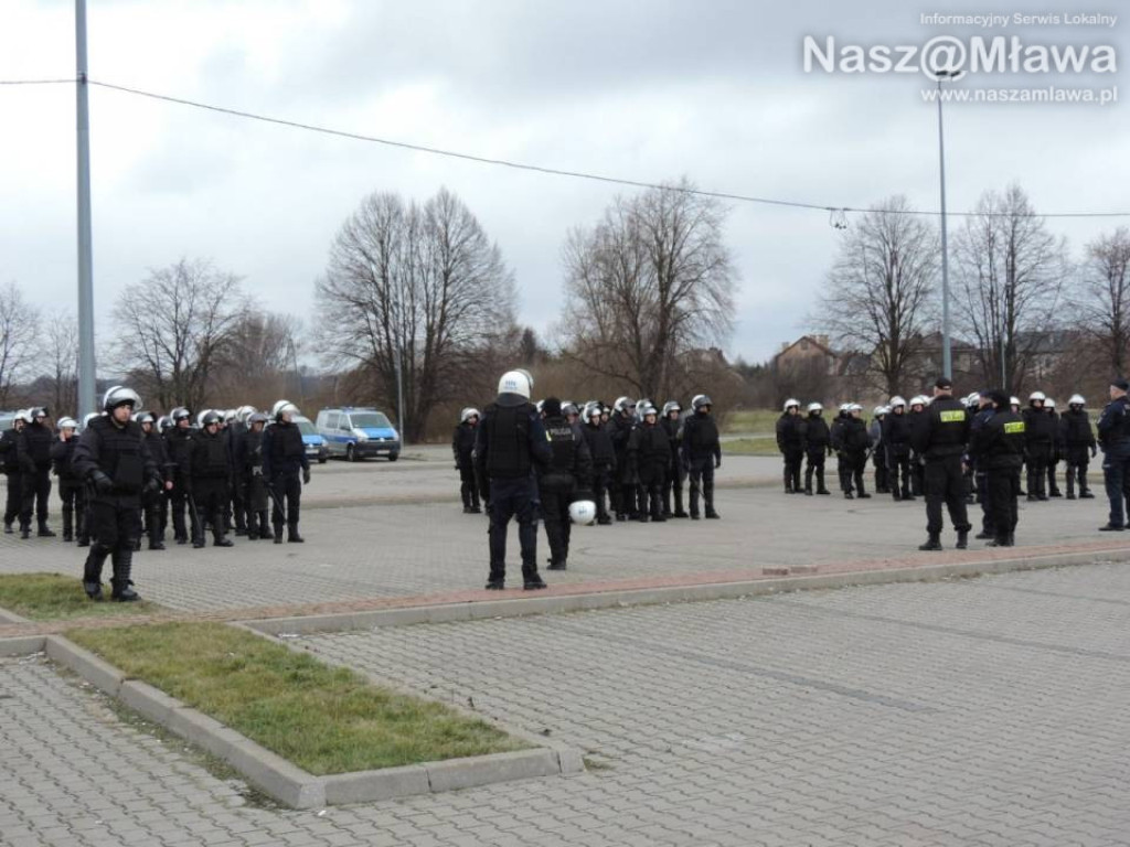 Policjanci na mazowieckich stadionach