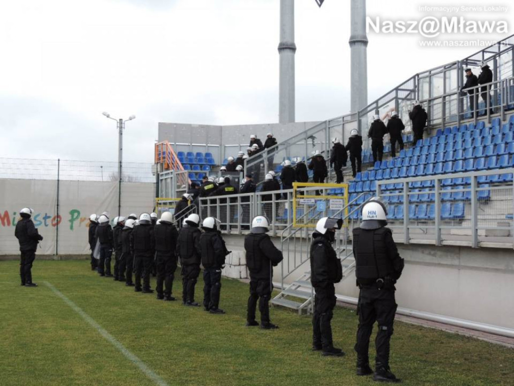 Policjanci na mazowieckich stadionach