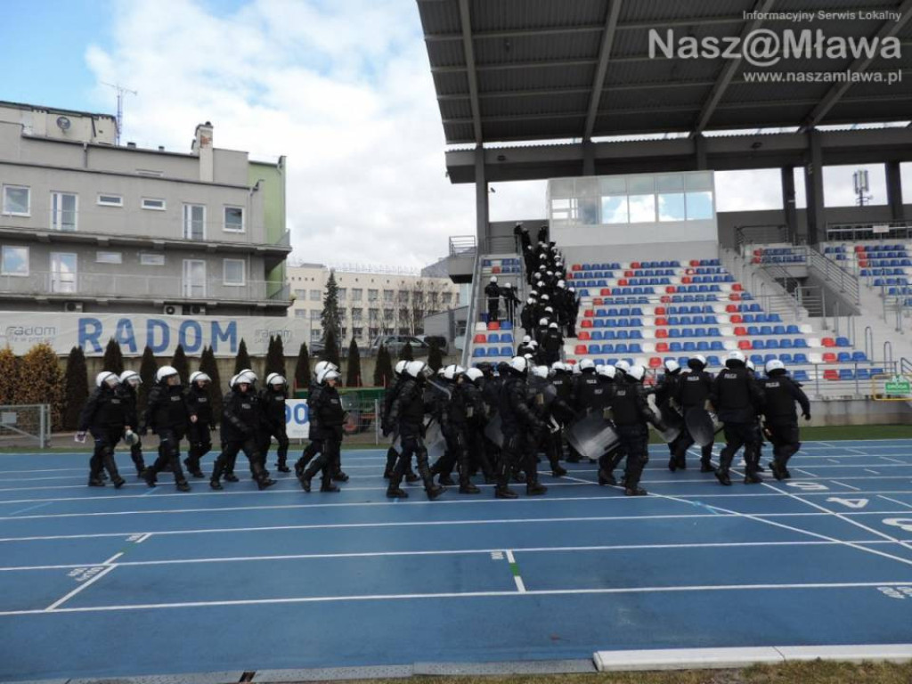 Policjanci na mazowieckich stadionach