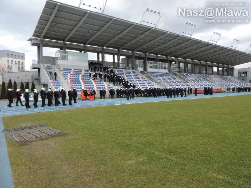 Policjanci na mazowieckich stadionach