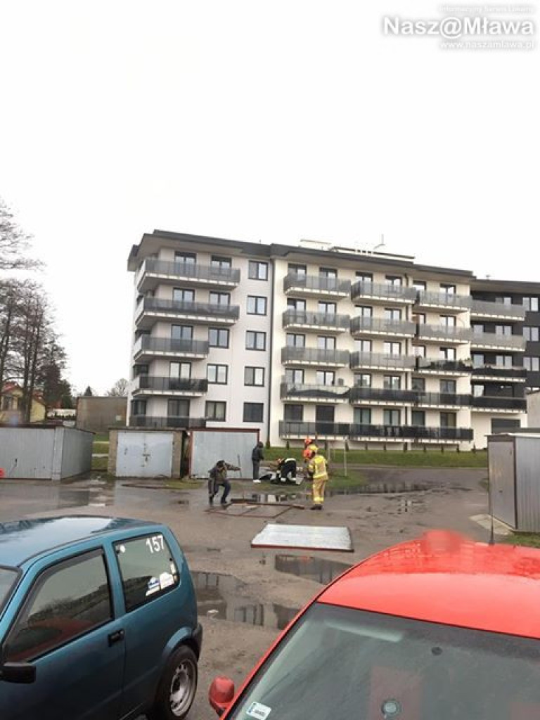 Wiatr zdmuchnął garaż na Warszawskiej [FOTO]