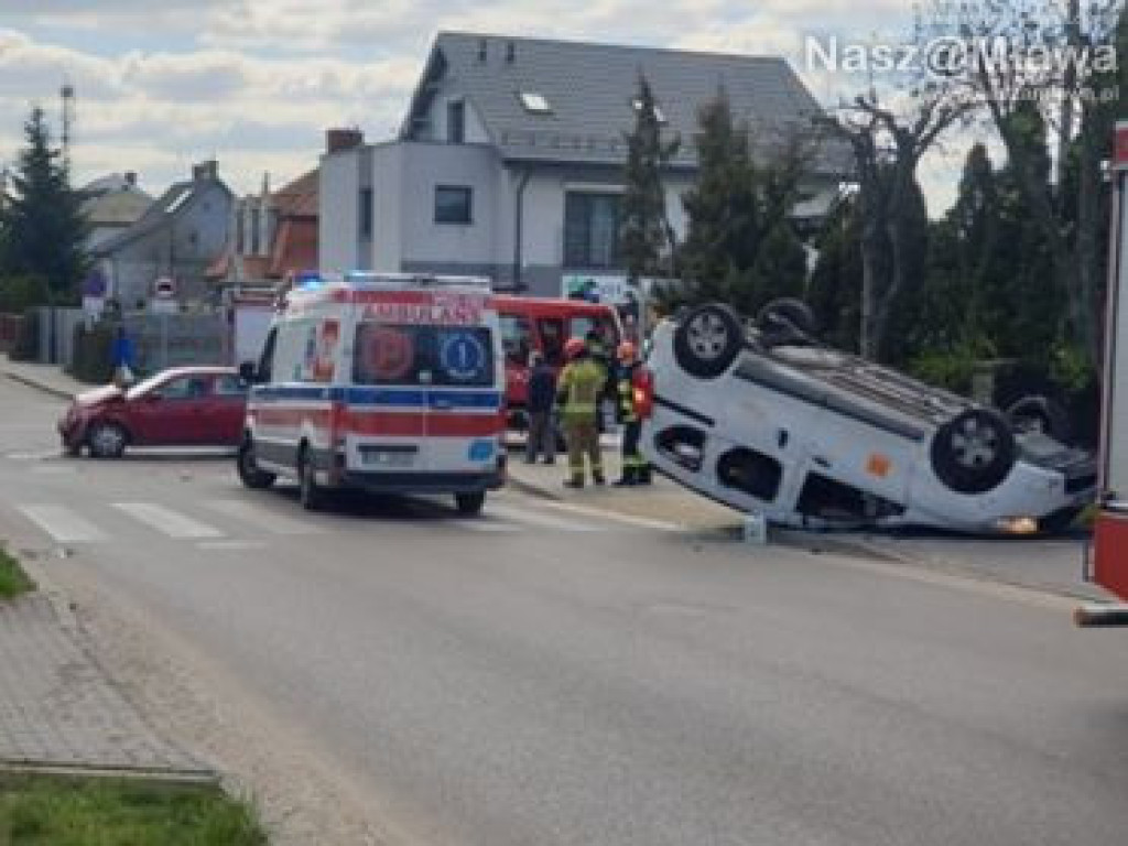 Dachowanie samochodu na Kościuszki [WIĘCEJ ZDJĘĆ]