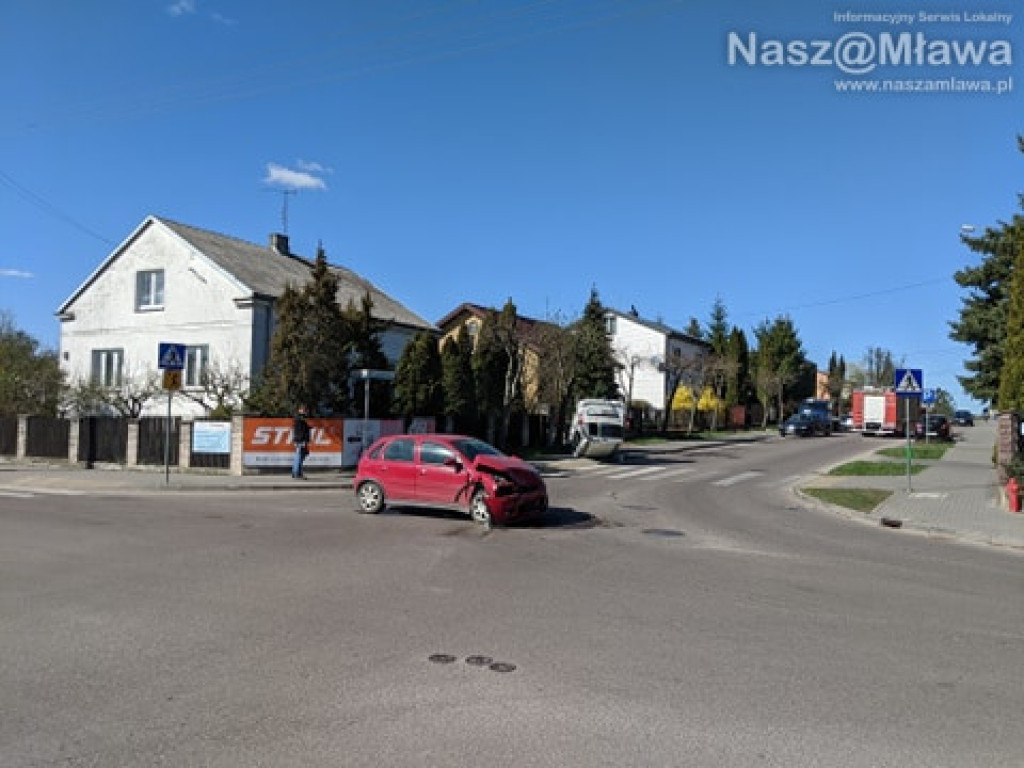 Dachowanie samochodu na Kościuszki [WIĘCEJ ZDJĘĆ]