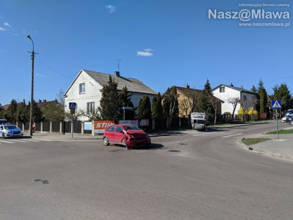 Dachowanie samochodu na Kościuszki [WIĘCEJ ZDJĘĆ]