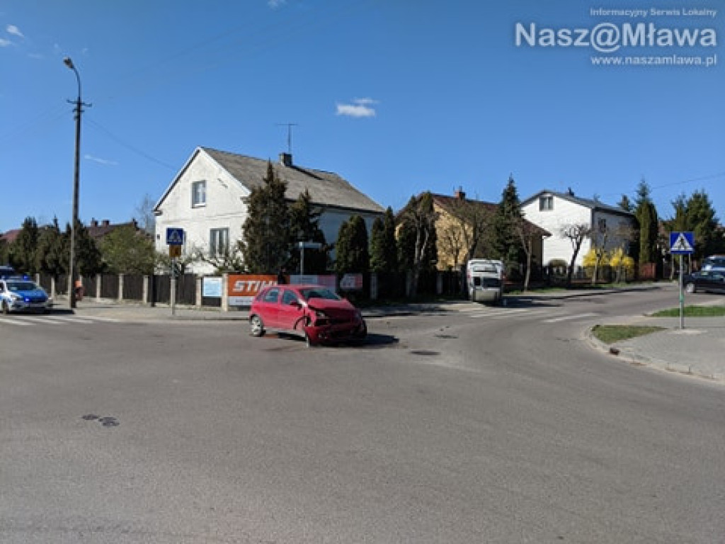 Dachowanie samochodu na Kościuszki [WIĘCEJ ZDJĘĆ]